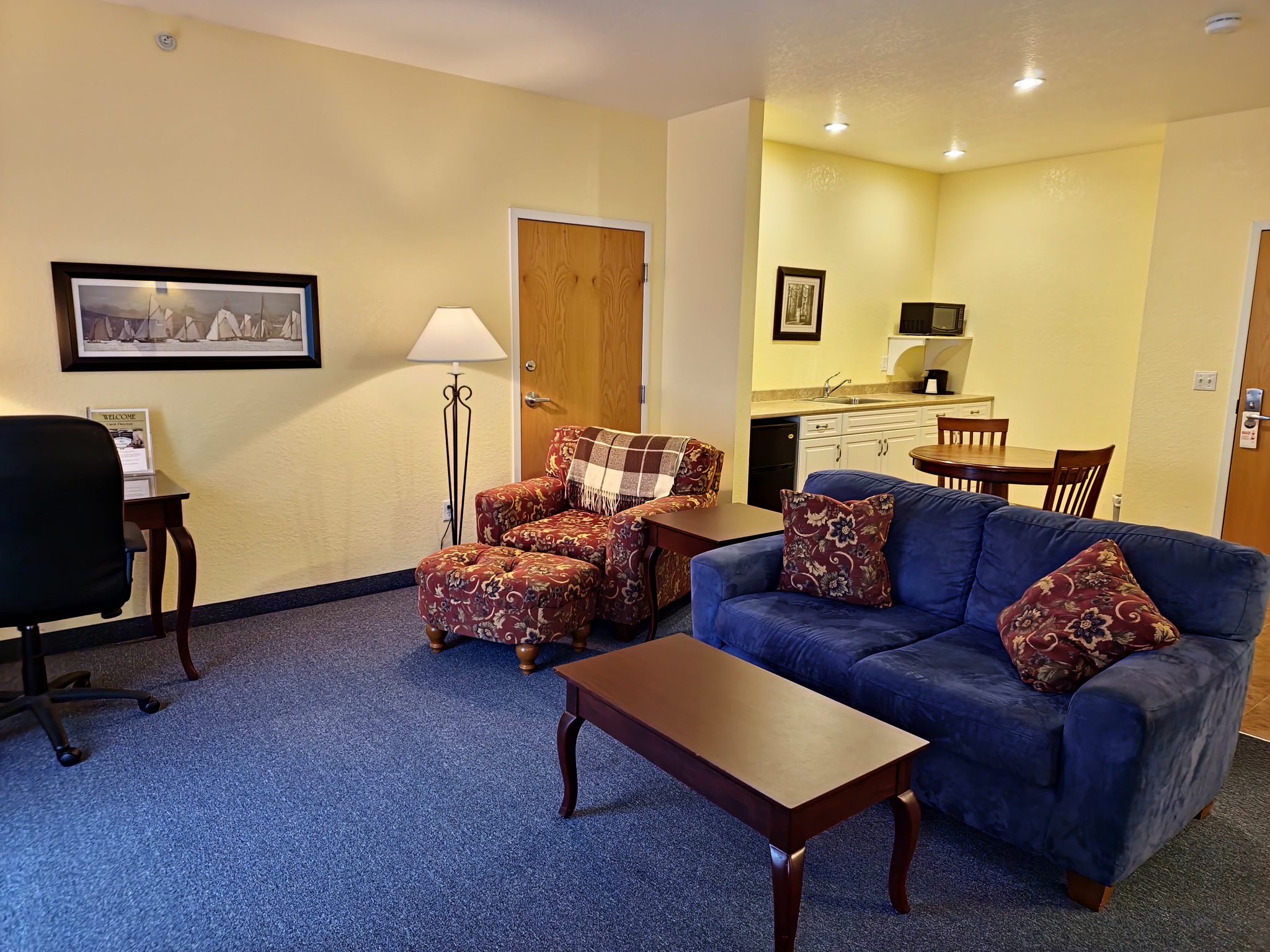 Newport City Inn and Suites — photo 26 of 46