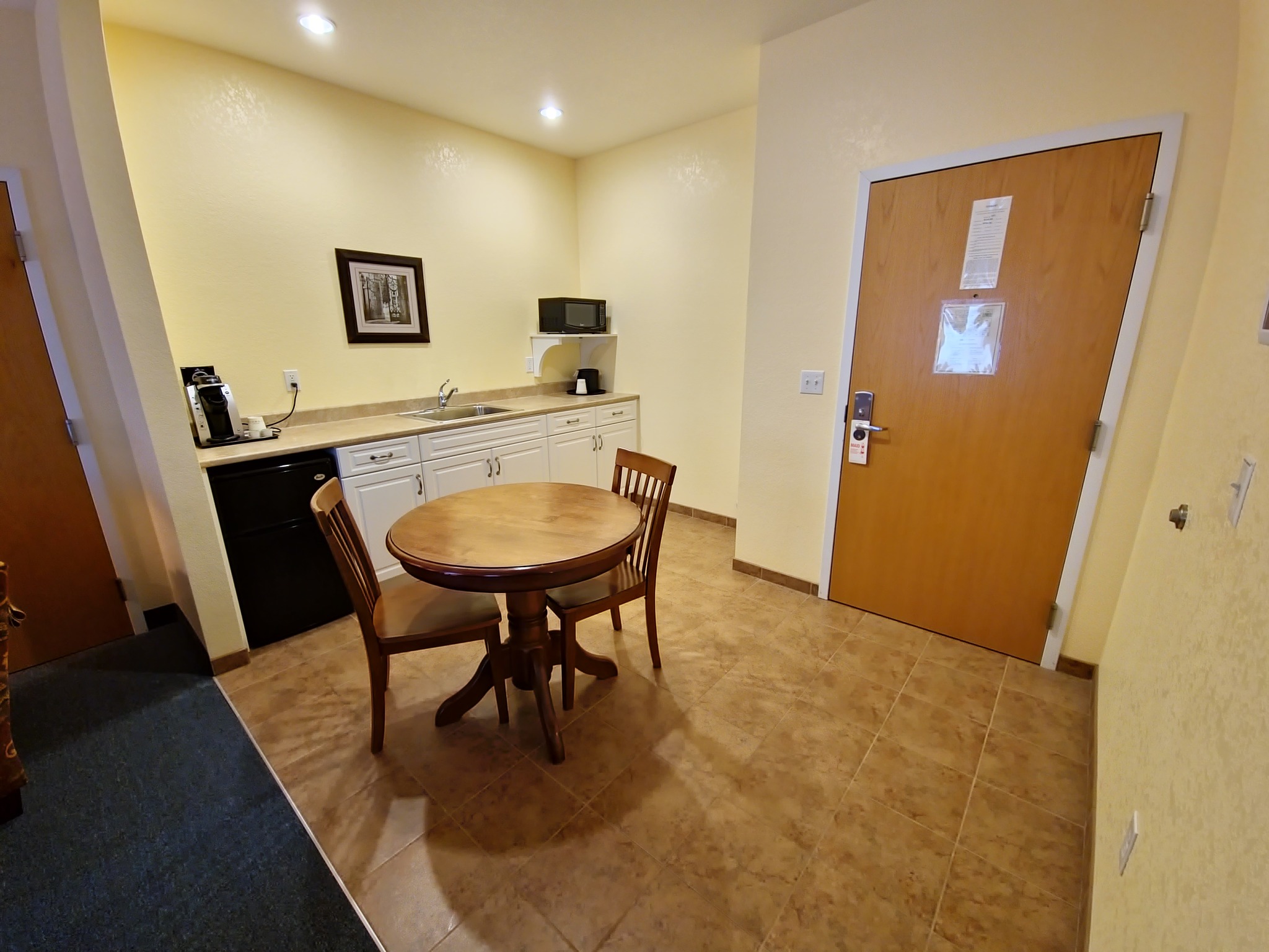 Newport City Inn and Suites — photo 28 of 46